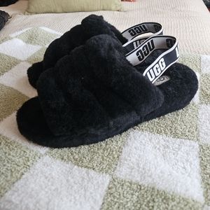 UGG Women's Fluff Yeah Slides Black fur sandal 1095119 NIB no tags